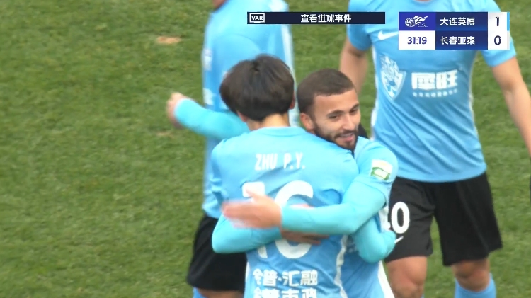 19歲朱鵬宇中超處子球！大連英博1-0領(lǐng)先長(cháng)春亞泰，馬萊萊助攻
