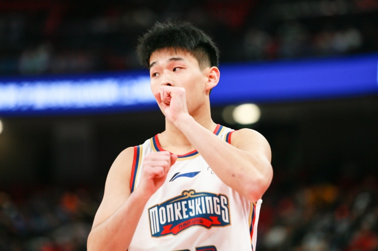 效率太低！林葳25中8&三分10中1拿到19分1板3助2斷 4失誤