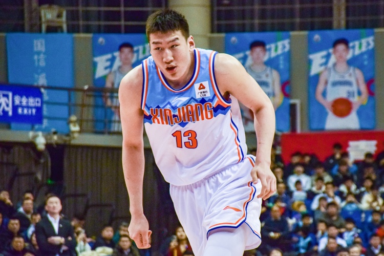 高效輸出！李炎哲半場(chǎng)7中5拿到12分2板1助1斷2帽