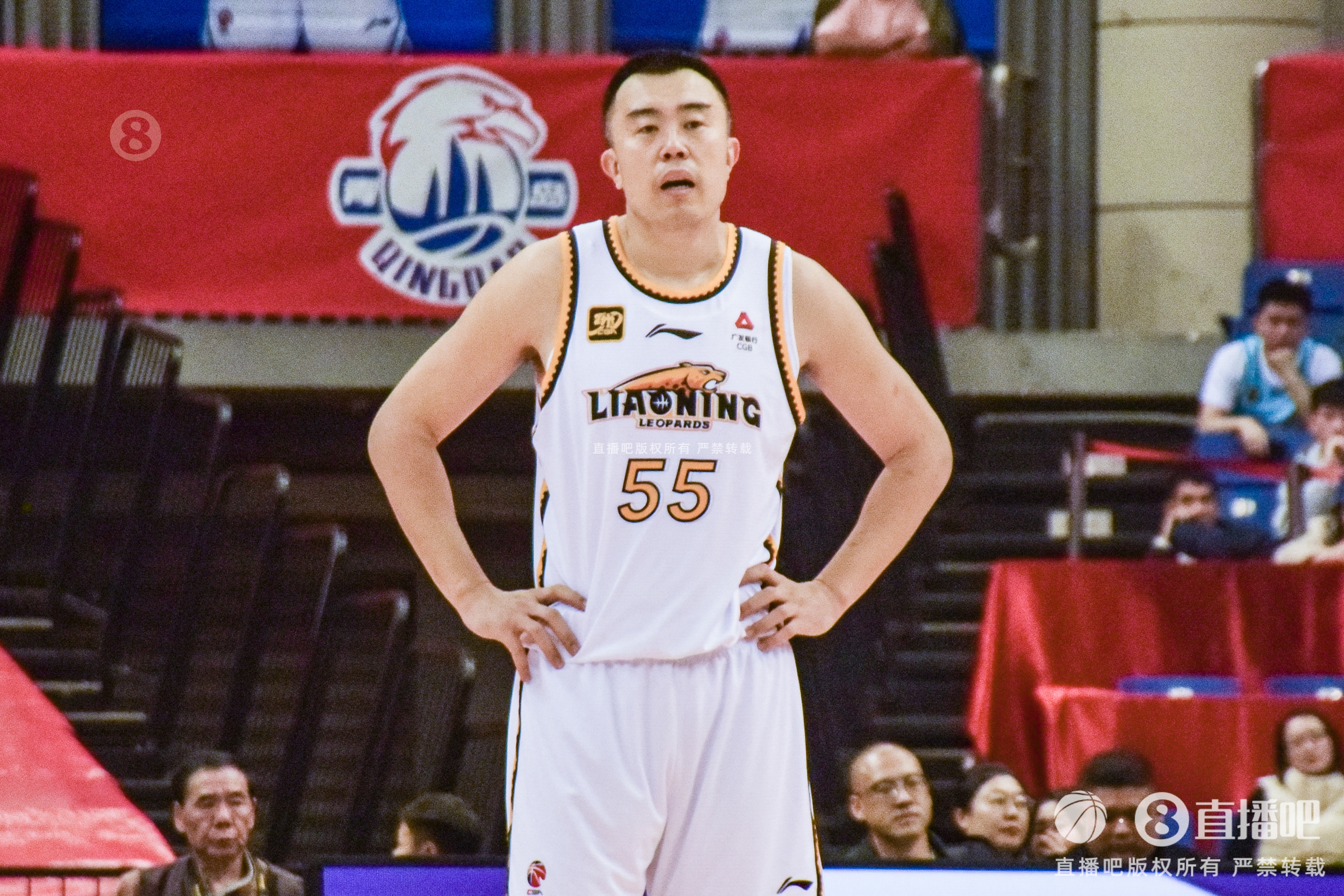 老將不容易！韓德君帶傷出戰半場(chǎng)6分鐘5犯 僅2板2助