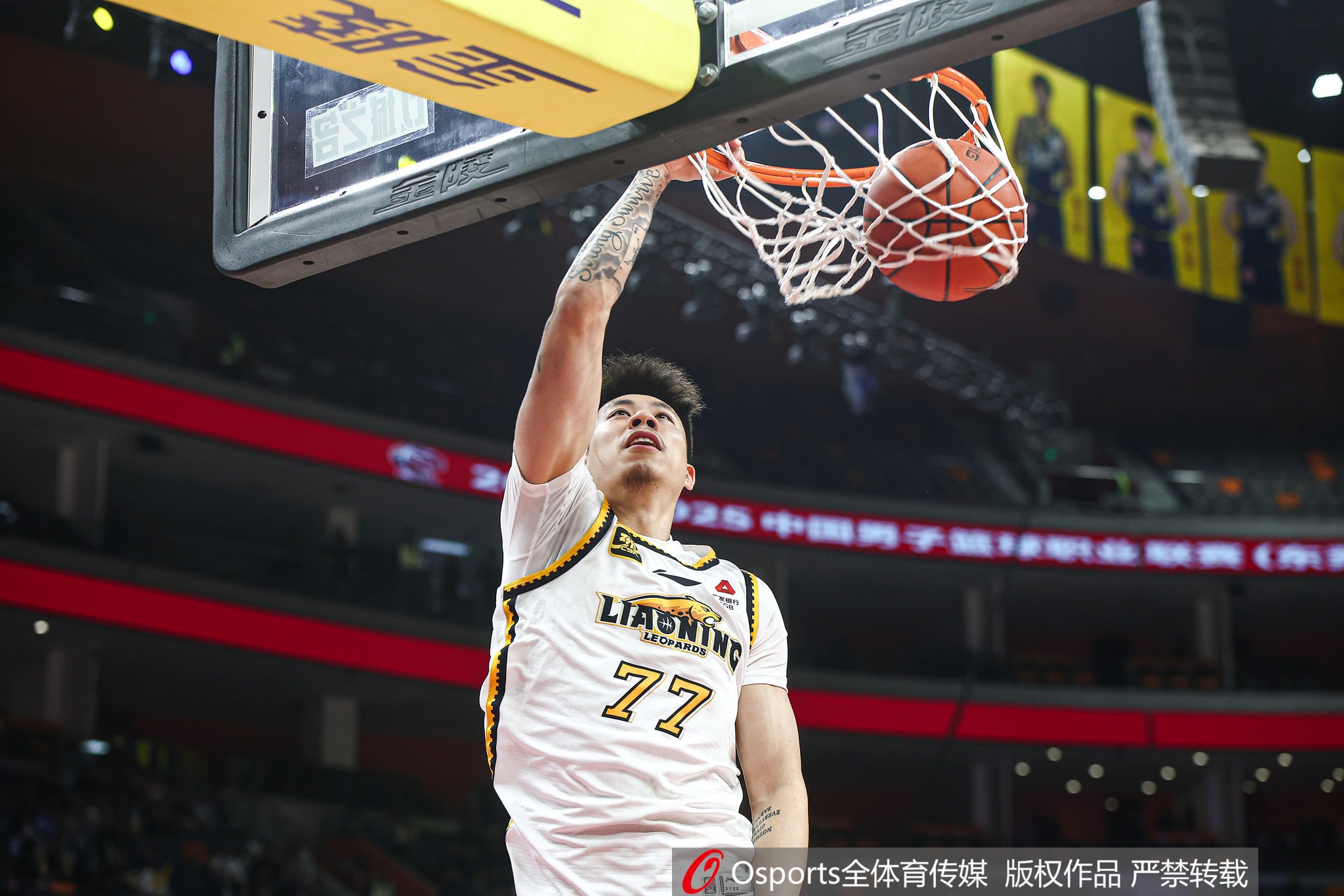 很拼！張鎮麟28投11中&三分14中5砍29分7板4助2斷 5個(gè)前場(chǎng)籃板
